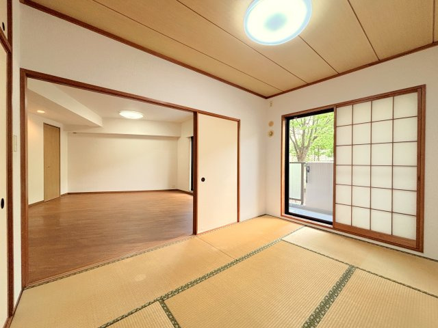 和室：約6.0帖　押入＆天袋収納付き