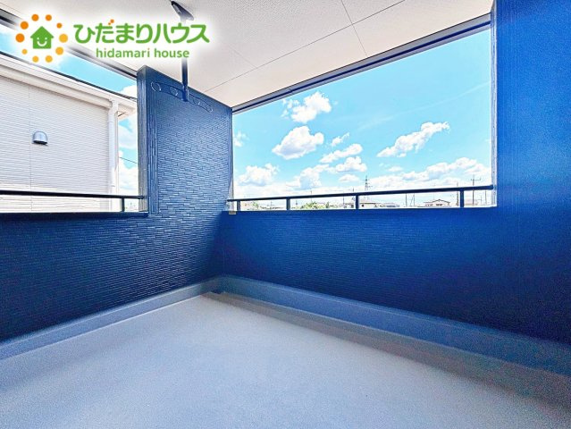 広々としたバルコニーは、大量の洗濯物を干しても余裕！お布団だって、家族全員分をいっきに干せますね(^O^)