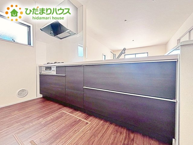 料理をしながらでも、ご家族との会話を楽しめる対面式キッチン♪