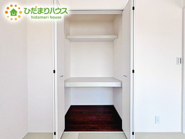 奥行きが広い収納スペースなので、お布団も楽々しまえますね！！