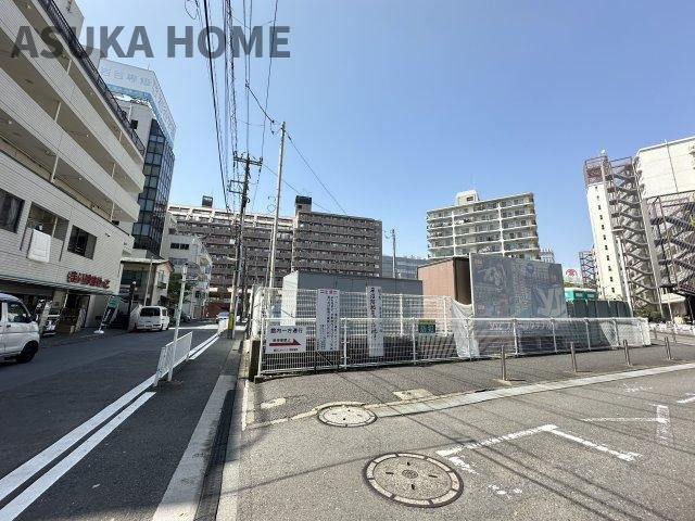 横浜駅に近く物件周辺にも商業施設が多い便利な立地です。