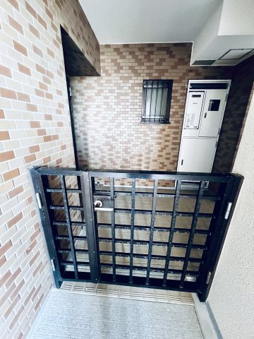 玄関ポーチ