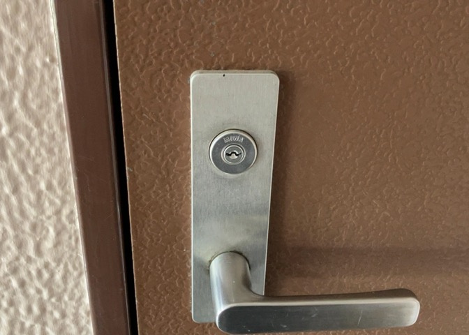 室内の防犯設備もチェックしましょう！モニター付きインターホンが設置されているか、防犯シャッターが設備されているか、ベランダに人が上がってきにくい高さかなどチェックしておくと入居後も安心できるでしょう。