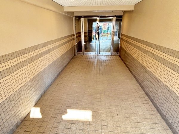 南側のエントランス部分