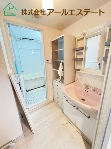 【日の出ハイツ JR「東姫路駅」徒歩4分の独立洗面台】