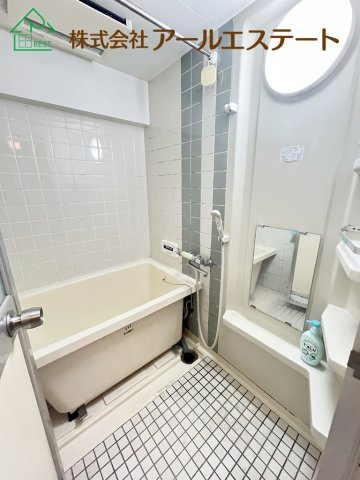 【日の出ハイツ JR「東姫路駅」徒歩4分の浴室】