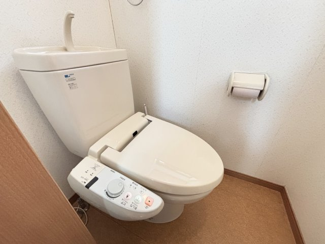 1階のトイレスペースになります！写真に写りきっていませんが窓付です！
