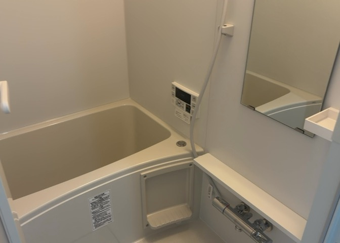 入浴時の快適さも大事なことですが、綺麗な状態を維持できなければ気持ちよく入浴できません。毎日の掃除が楽という点は大事なポイントになります！カビが生えにくく掃除がしやすい、壁や浴槽を選ぶといいでしょう。