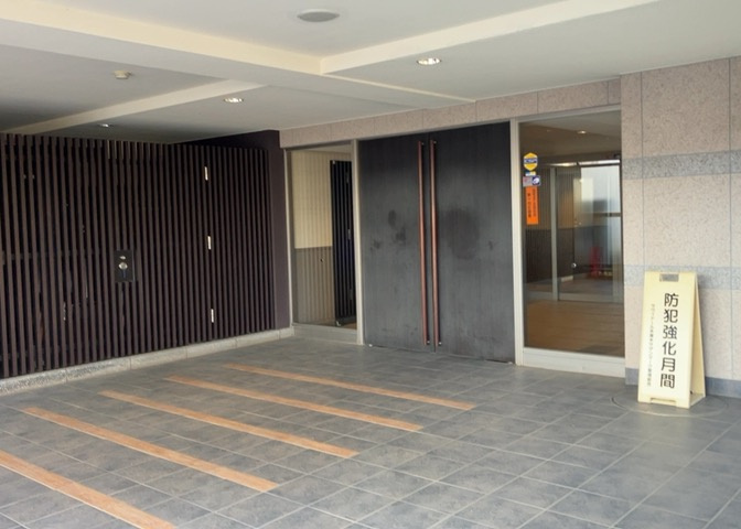 マンションのエントランスには、もともと風よけや防犯の役割がありますが、マンションによって宅配ボックスなどの設備が備わっている所もあります。日々の生活をイメージしながら生活しやすさをチェックしましょう。