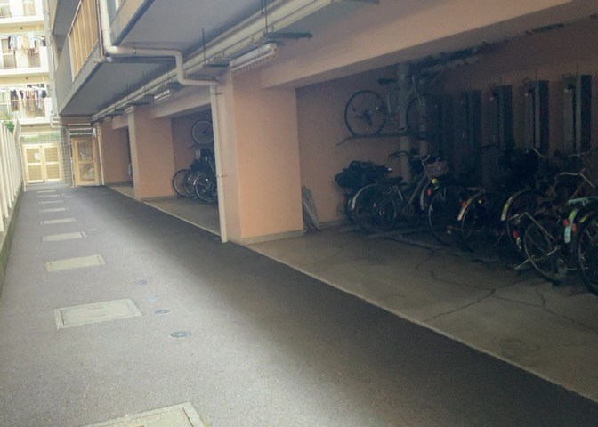 マンションの駐輪場は、事前に空きがあるか確認を取ると安心です。せっかく入居したのに駐輪スペースがない！なんてことになったら大変ですよね。そこで、内見時や購入前にはまず事前に確認しておくと良いでしょう。