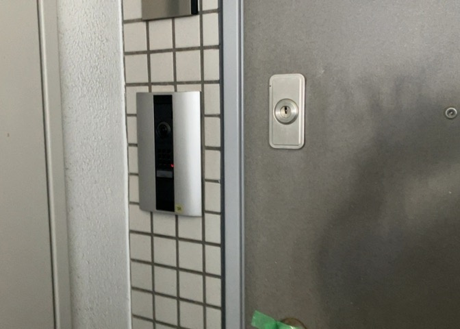 当然のことではありますが、オートロックやセンサーライト、ホームセキュリティーなどの防犯設備があれば、小さいお子様がいるご家庭も安心ですよね！まず物件購入の際は、防犯設備もチェックするようにしましょう。