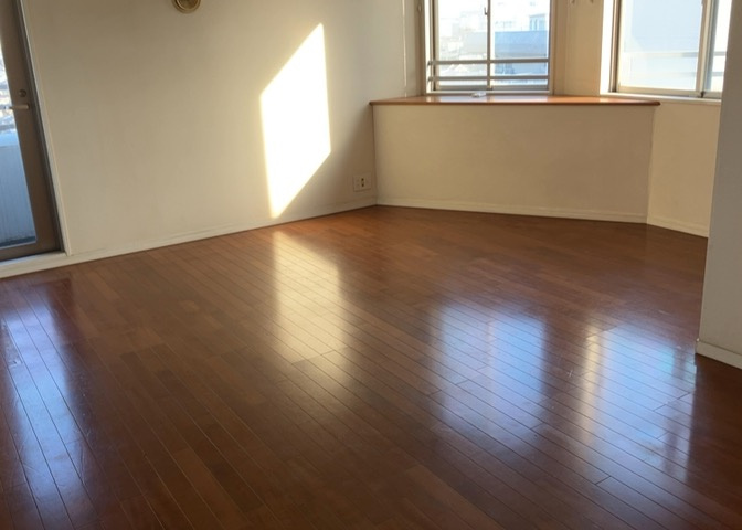 直線タイプはLとDKを一直線に並べた形で対面キッチンのタイプです。一般的なのでよく見かけるかもしれません。直線タイプに似た直接アイランドタイプは、キッチンとダイニングの間に壁がない分広く感じられます。