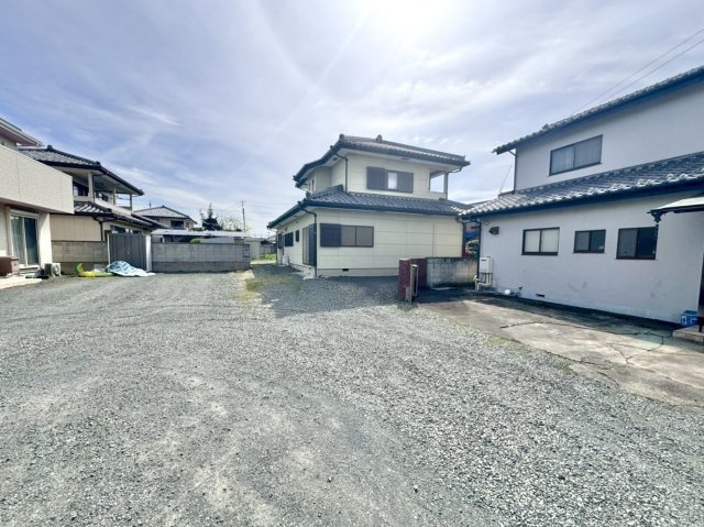 ■外観｜庭付き一戸建てならお子様やペットが走り回っても大丈夫！伸び伸びと遊び、過ごすことができます♪