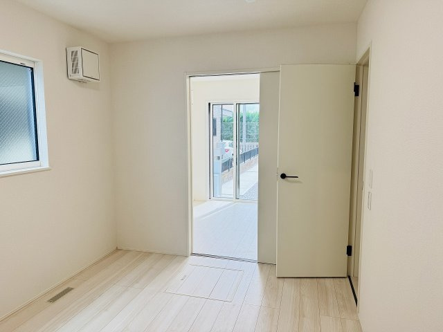 ～1階6.4帖の洋室と4.5帖の洋室は、引戸で行き来が可能です～