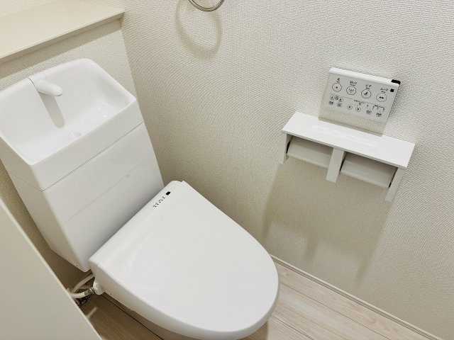～暖房温水洗浄機能付きトイレ　冬場は特に嬉しい機能ですね～