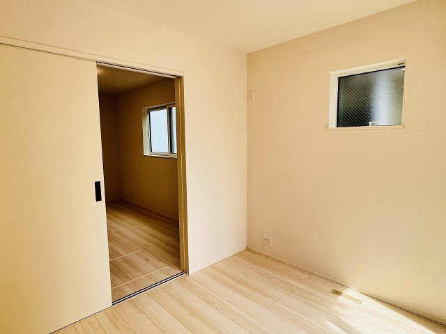 ～1階6.4帖の洋室と4.5帖の洋室は、引戸で行き来が可能です～