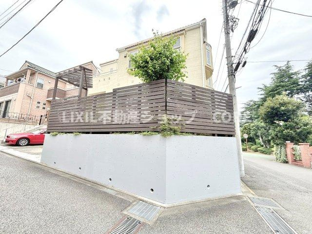 角地につき、陽当り・通風も良好です。ご見学の際はご一緒に周辺環境などもご確認いただけます！