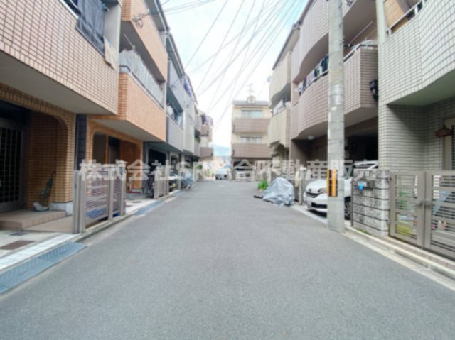 前面道路含む現地写真です