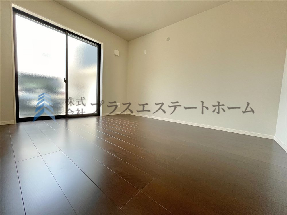 洋室はシンプルな配色にしていますので、お客様好みの家具を配置頂けます♪
