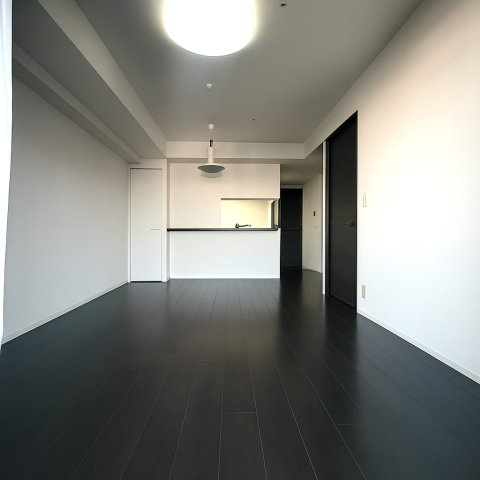 【リビングダイニング】約14.2帖のLDK（※居住中、家具等空室加工）