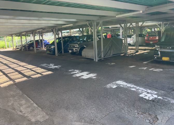 駐車場と明記されていても、最小スペースでつくられた駐車場だと大型車は駐車できなかったり、出入りしにくくなったりする可能性があります。お車のサイズと購入したい物件の駐車場のサイズを現地で確認しましょう。