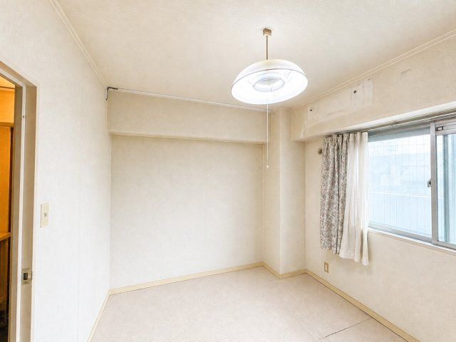 使い勝手のいい洋室です
