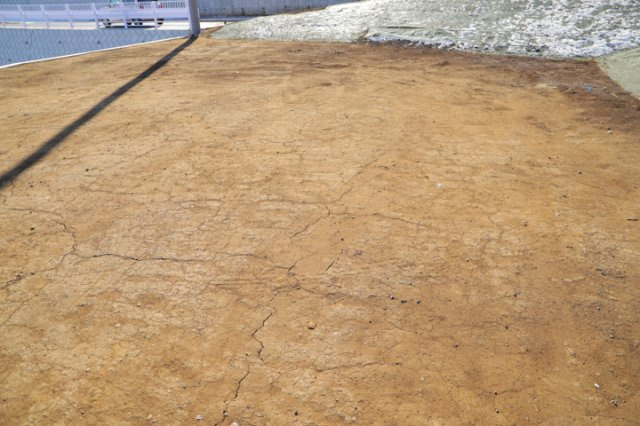 土地の形が極端に長細かったり、狭小地、あるいは道路との高低差がある傾斜地だった場合、後々売ろうとしても買い手がつかない場合もあります。後々、売却することになった時に価値の下がらない土地を選びましょう。