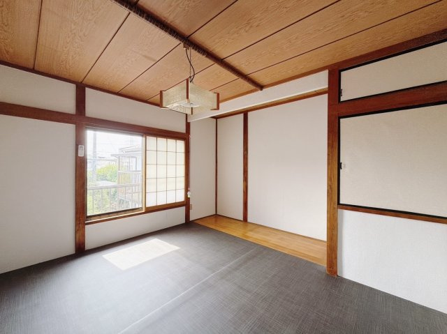 ■和室｜扉付きの和室なのでプライベートな空間にもなります。ご両親がお泊りになっても、ぬくもりを感じられる和室でゆっくりとお寛ぎいただけます♪