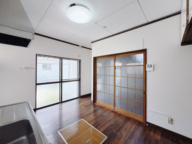 ■キッチン｜お料理時の油の臭いや煙などが隣接するお部屋に充満しにくい造りとなっており急な来客時にも生活感を見せずに過ごせます♪
