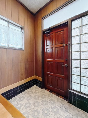 ■玄関｜「玄関から、我が家を心地よく。自然の風や光を感じられる気持ちのいい玄関へ。」永く居心地のいい暮らしを演出する快適性能と安心を両立させたドア♪