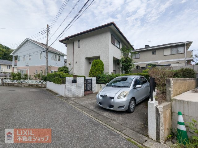現地写真です。間口も広く、家を建てやすい土地形状。