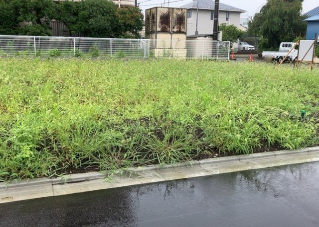 土地の形が極端に長細かったり、狭小地、あるいは道路との高低差がある傾斜地だった場合、後々売ろうとしても買い手がつかない場合もあります。後々、売却することになった時に価値の下がらない土地を選びましょう。