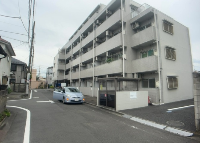 隣家の土地はどうなっているのか、生活利便施設が近くにあるのか、学校まで近いかなど、お客様のライフスタイルにあわせたイメージが重要です。また、近くにあると困る施設が近くにないかも確認するといいでしょう。