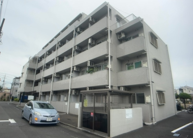 眺望の良さを楽しめるダイニングキッチンで家族団らんの時間を過ごしてはいかがでしょうか。バルコニーから見える景色を家族で眺める時間は、時間が経つのを忘れてしまいそうですね。是非、現地を見に行きましょう！