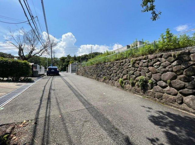 車通りが多くない住環境となっております。