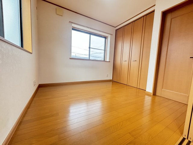 2階約4.7帖の洋室です。