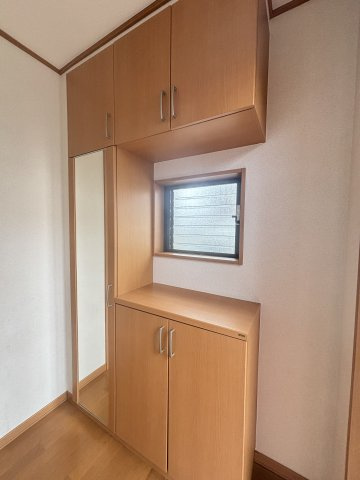 玄関収納になります。