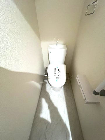 トイレには快適な温水洗浄便座付き
