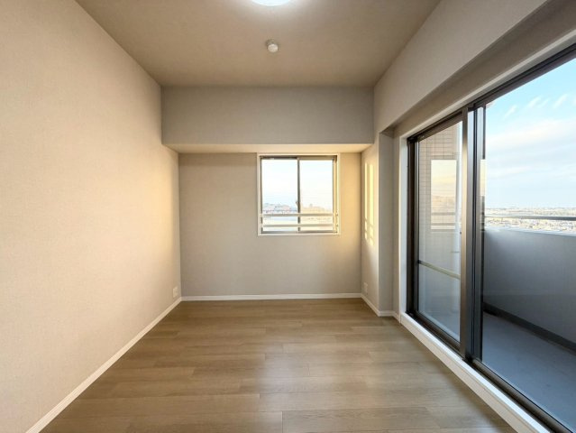北東側バルコニーに面しています。