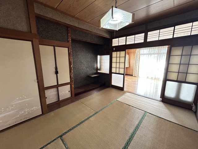 多目的に使える和室続き間！