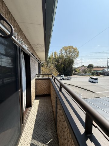 ベランダがあると天日干しができるので、たくさんの洗濯物や大きな寝具も乾きやすいですね。