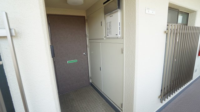 306号室の玄関