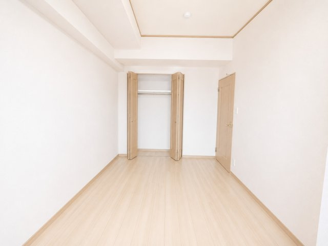 使い勝手のいい洋室です