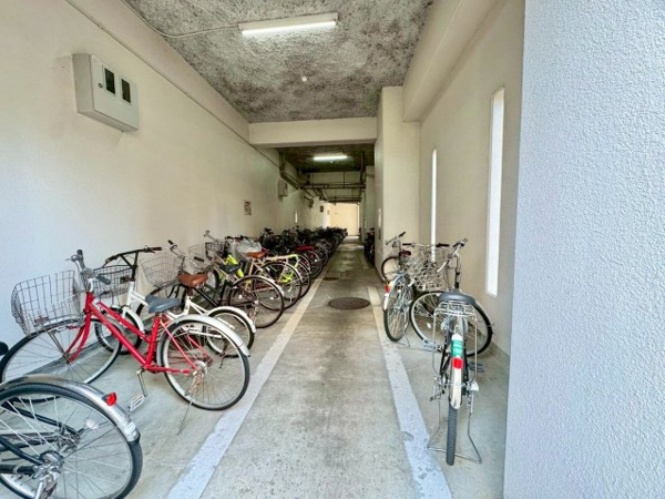 【エルシティ草津壱番館の駐輪場】