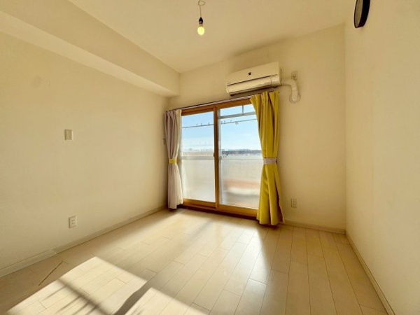 【エルシティ草津壱番館の洋室】