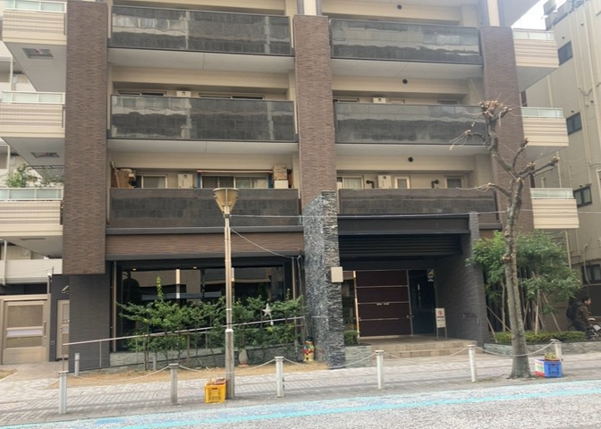 外観はマンション管理がされているかの目安になります。築年数が古いと、壁面は劣化してひび割れが生じることも！建物が古びていても細かいところが修繕されていると、きちんと管理されているなぁと感じるでしょう。