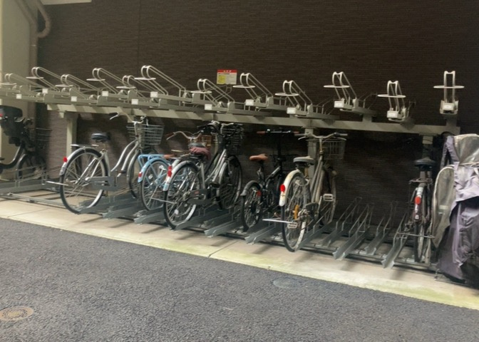 マンションの駐輪場は、事前に空きがあるか確認を取ると安心です。せっかく入居したのに駐輪スペースがない！なんてことになったら大変ですよね。そこで、内見時や購入前にはまず事前に確認しておくと良いでしょう。