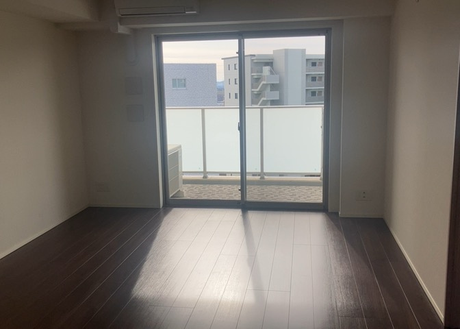 リビングの間取りの種類は大きくわけてリビングとダイニングが別になっているタイプ、リビングダイニング一体型です。どちらも一長一短ですので、家を選ぶ時はその両面をチェックして決めるようにしましょう。