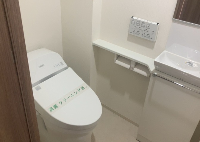 トイレは大きさや形、機能、抗菌性などが異なる多種多彩なタイプが各メーカーから出ています。それぞれに良さがあるため、事前にどういったタイプのトイレがいいのかをご家庭内で決めて、内見に行くといいでしょう。