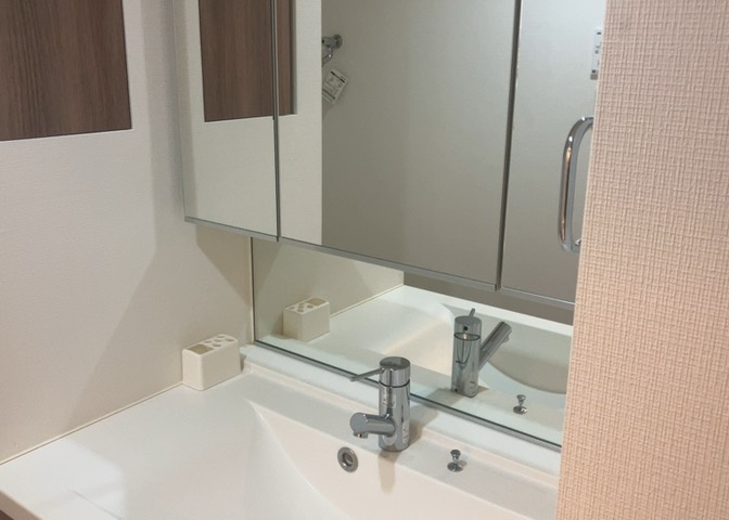 洗面化粧台では顔を洗ったり、身だしなみを整えることが本来の使い方ですが、用途によっては洗面化粧台に求められる機能が違ってくるため、ご自身や家族のライフスタイルに合ったものを選ぶことをおすすめ致します。